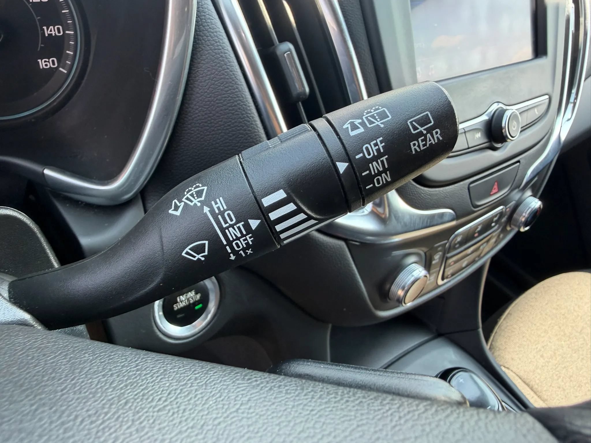 Used 2021 Chevrolet Equinox LT AWD/4WD image 43