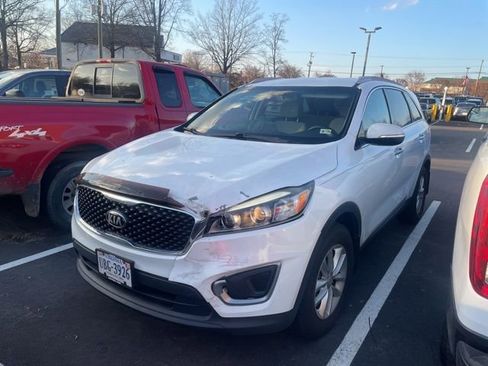 Used 2016 Kia Sorento LX w/ LX Convenience Package image 1