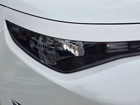 Certified 2025 Kia Soul LX w/ LX Technology Package FWD image 5