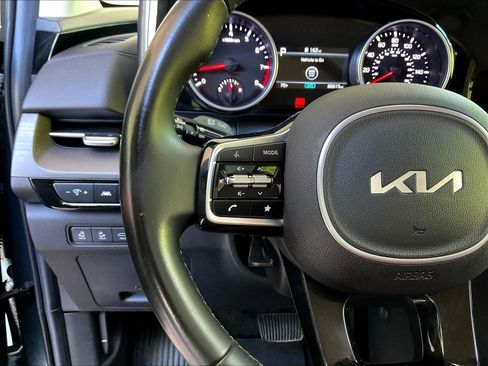 Used 2022 Kia Carnival SX FWD image 11