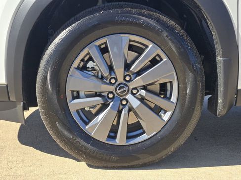 New 2026 Nissan Pathfinder S image 11