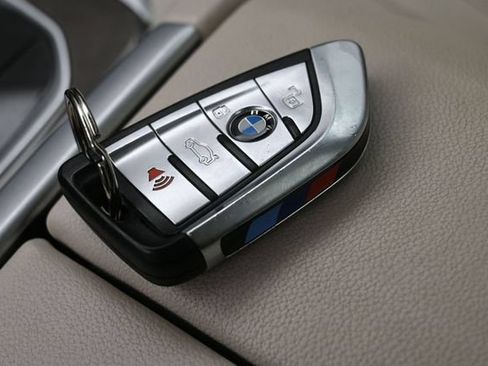 Used 2022 BMW X5 xDrive40i w/ M Sport Package AWD/4WD image 26