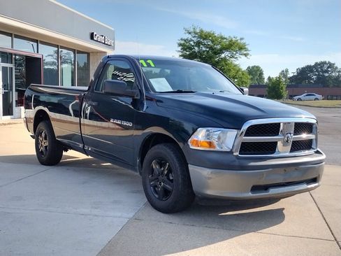 Used 2011 RAM 1500 ST RWD image 8