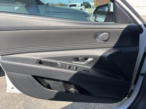 Used 2025 Hyundai Elantra SEL FWD image 43