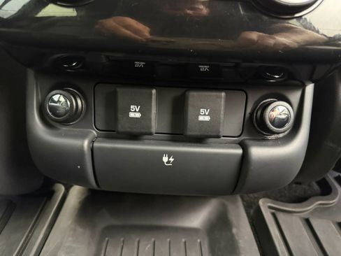 Used 2020 Land Rover Range Rover HSE image 37