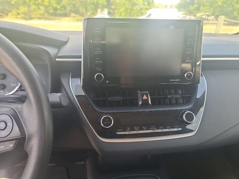 Used 2021 Toyota Corolla LE FWD image 16