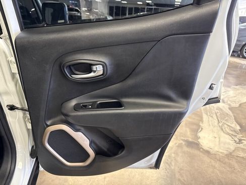 Used 2016 Jeep Renegade Limited image 26