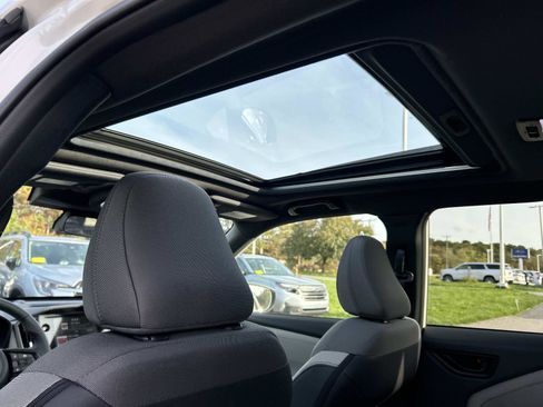 Used 2025 Subaru Forester Premium image 5