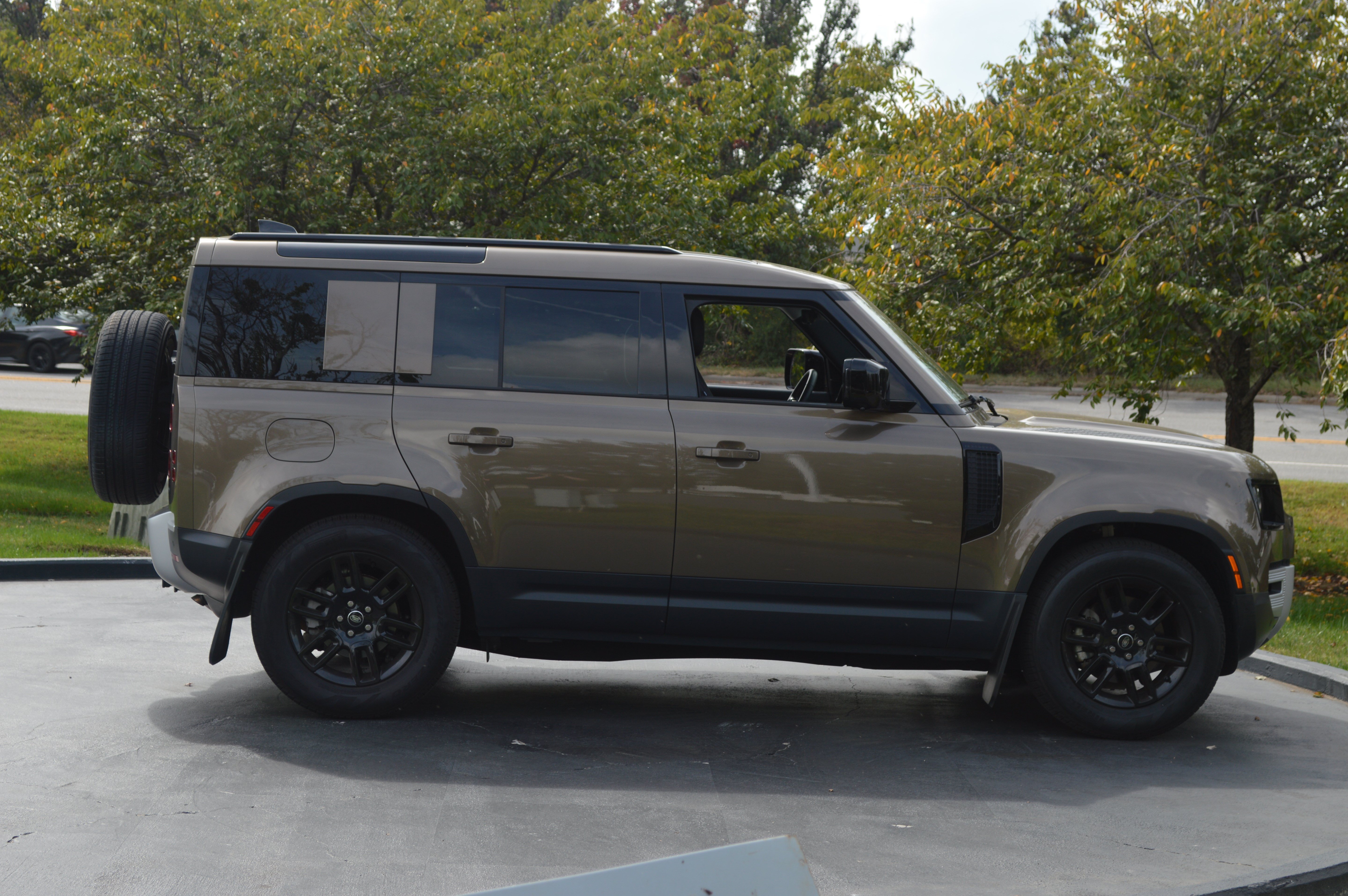 Used 2025 Land Rover Defender 110 S AWD/4WD image 12