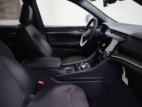 New 2026 Jeep Grand Cherokee Laredo image 14