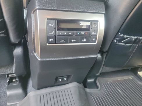 Used 2023 Lexus GX 460 Premium w/ Accessory Package AWD/4WD image 33