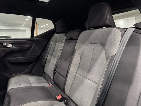 Used 2025 Volvo XC40 B5 Core image 25