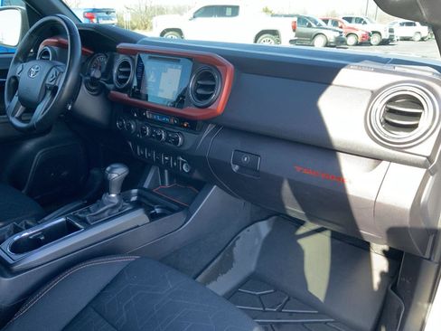 Used 2017 Toyota Tacoma TRD Off-Road image 58