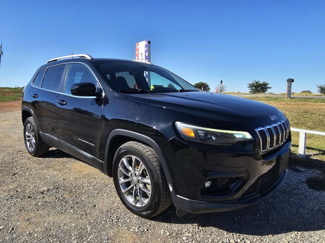 Used 2019 Jeep Cherokee Latitude Plus w/ Comfort/Convenience Group FWD image 4