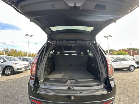 Used 2023 Chevrolet Suburban RST w/ Sport Performance Package image 42