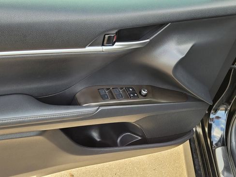 Used 2023 Toyota Camry XLE image 18