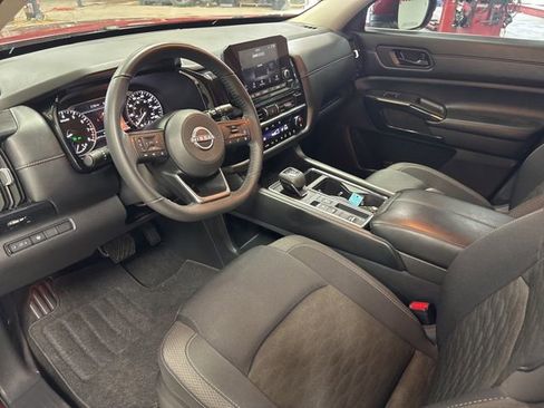 Used 2024 Nissan Pathfinder SV FWD image 15