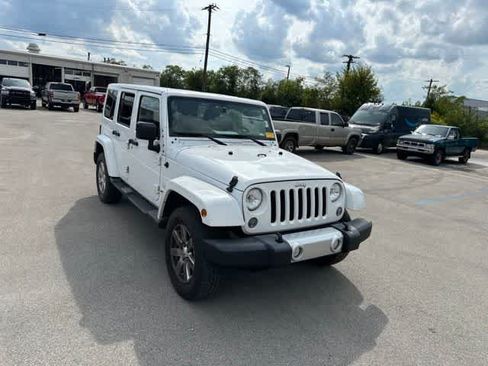 Used 2014 Jeep Wrangler Unlimited Sahara w/ Connectivity Group AWD/4WD image 14