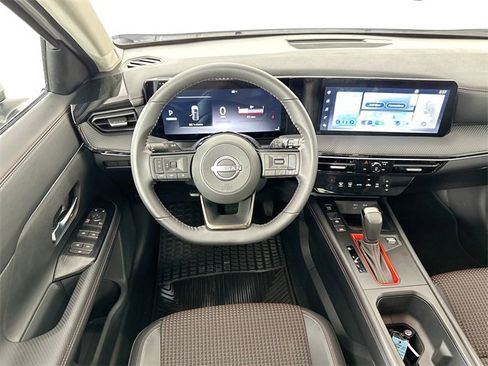 Used 2025 Nissan Kicks SR image 10