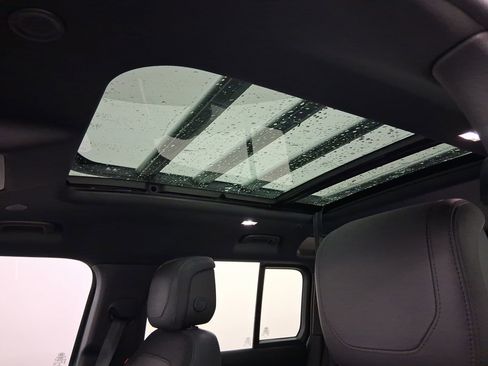 Used 2021 Land Rover Defender 110 X-Dynamic HSE image 14