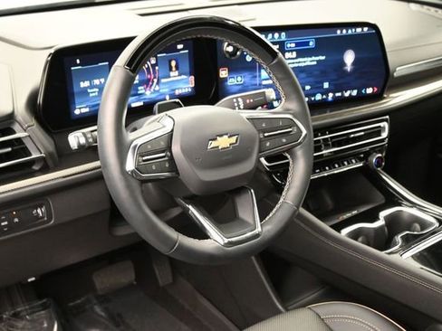 Used 2026 Chevrolet Traverse High Country FWD image 7
