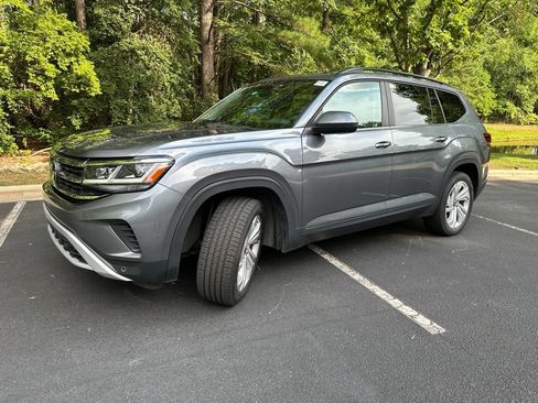Used 2021 Volkswagen Atlas SE w/ Towing Package FWD image 2