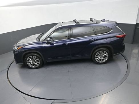 Certified 2020 Toyota Highlander Platinum AWD/4WD image 29