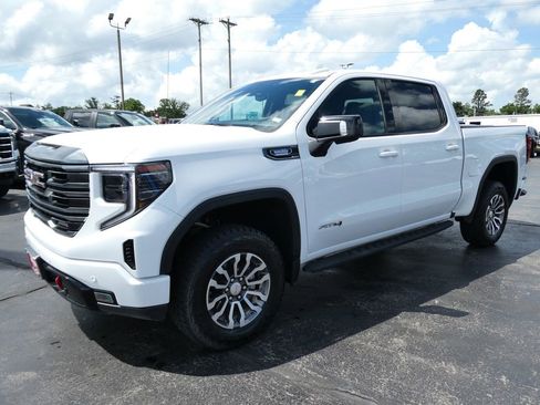 Certified 2022 GMC Sierra 1500 AT4 w/ Technology Package AWD/4WD image 9