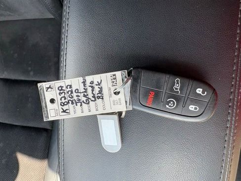 Used 2022 Jeep Grand Cherokee Laredo X AWD/4WD image 6