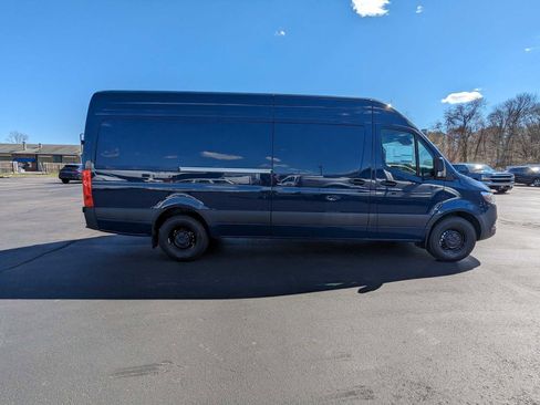 Used 2024 Mercedes-Benz Sprinter 2500 image 2