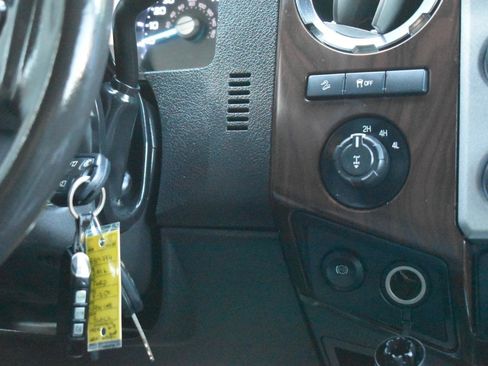 Used 2016 Ford F250 Lariat w/ Lariat Interior Package AWD/4WD image 42