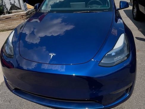 Used 2023 Tesla Model Y Long Range AWD/4WD image 1