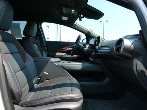 Certified 2024 Chevrolet Equinox EV RS FWD image 14