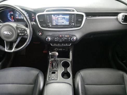 Used 2017 Kia Sorento EX w/ EX Advanced Touring Package image 10