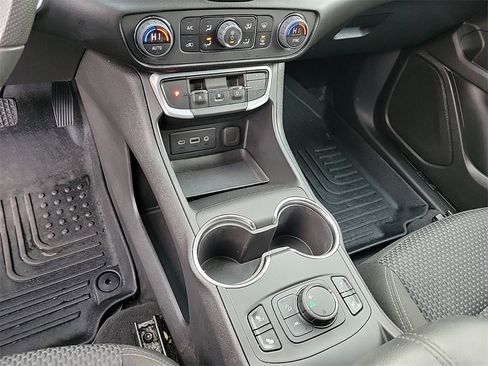 Used 2022 GMC Terrain SLE w/ Driver Convenience Package image 27