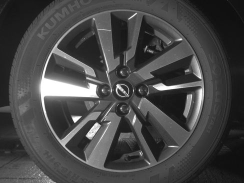 Used 2025 Nissan Versa SV FWD image 15