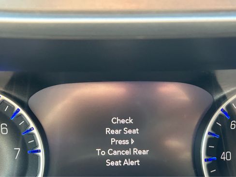 Used 2023 Chrysler Pacifica Touring-L FWD image 51