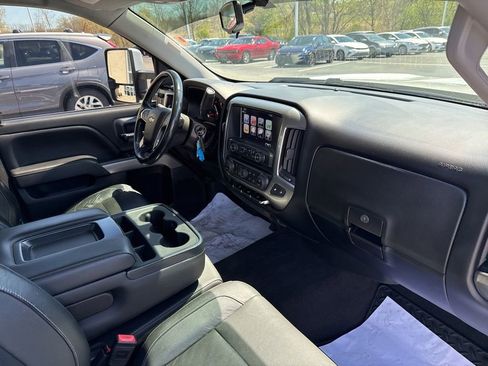 Used 2018 Chevrolet Silverado 1500 LT w/ All Star Edition AWD/4WD image 29