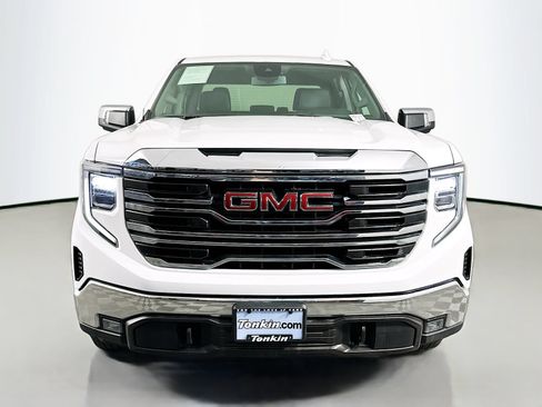 Used 2025 GMC Sierra 1500 SLT AWD/4WD image 2