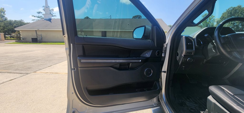 Used 2020 Ford Expedition XLT w/ Equipment Group 202A AWD/4WD image 13