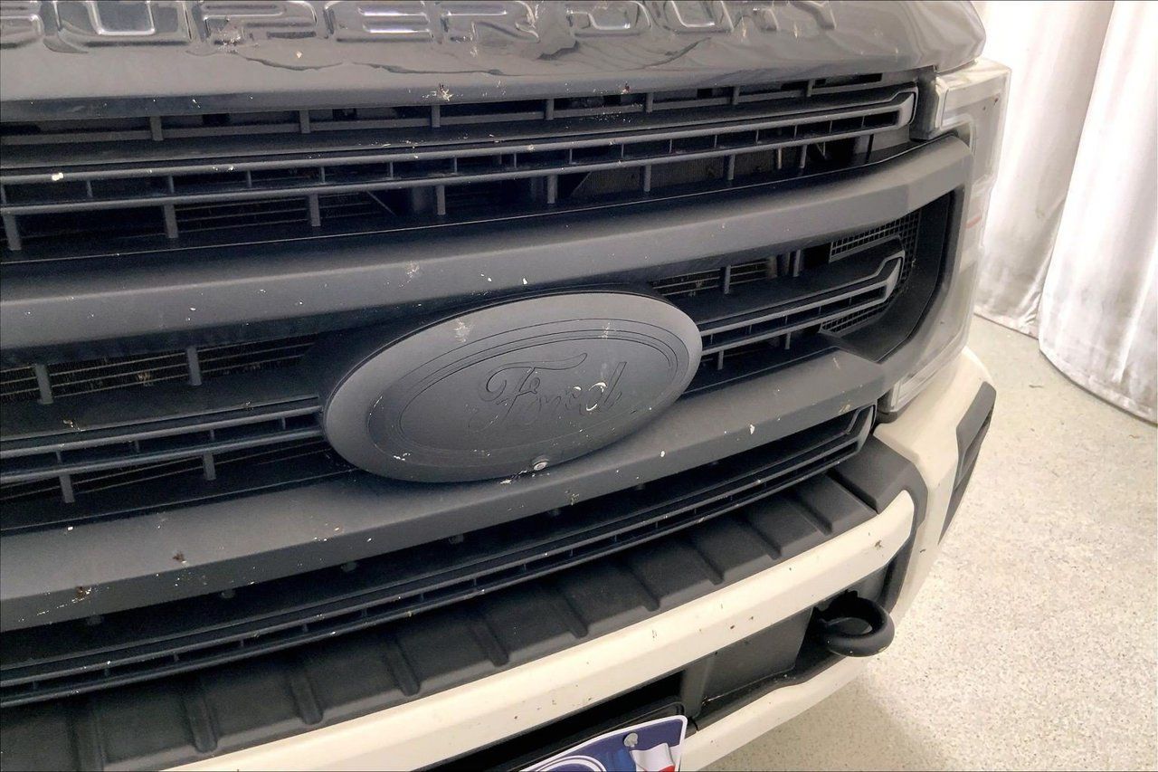 Used 2022 Ford F350 Platinum w/ Tremor Off-Road Package AWD/4WD image 7