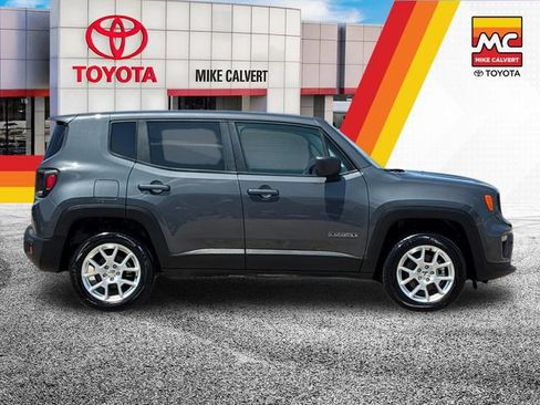Used 2023 Jeep Renegade Latitude AWD/4WD image 6