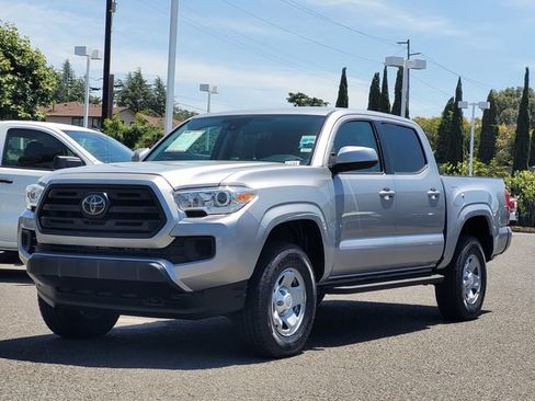 Certified 2018 Toyota Tacoma SR w/ SR Convenience Package AWD/4WD image 10