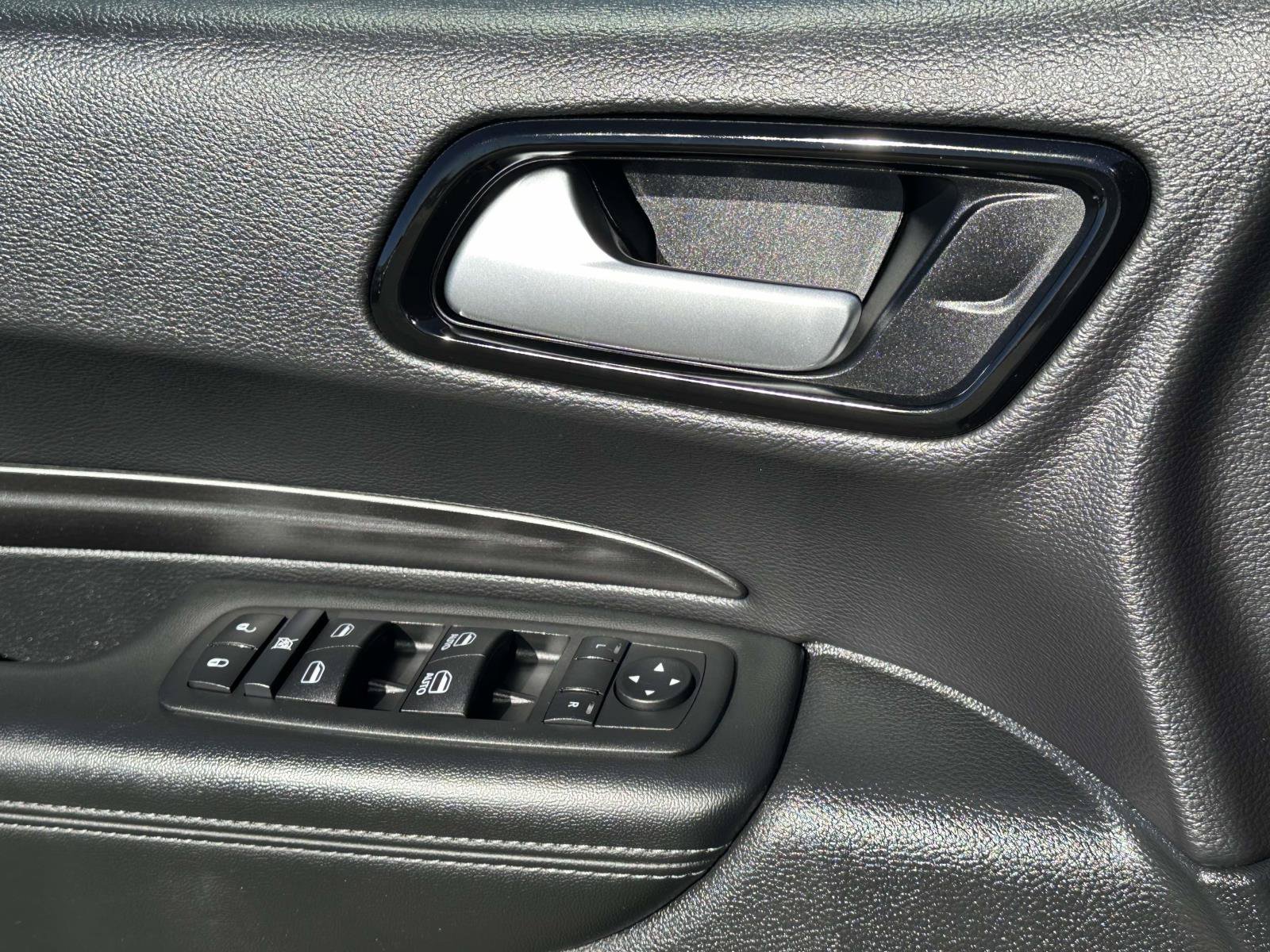 Used 2024 Dodge Durango SXT w/ SXT Blacktop Group AWD/4WD image 24