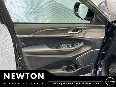 Used 2024 Jeep Grand Cherokee L Limited AWD/4WD image 60