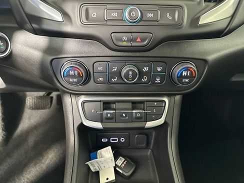 Used 2024 GMC Terrain SLE w/ Driver Convenience Package image 23