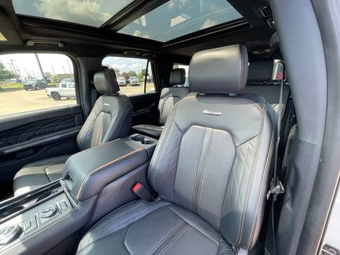 Used 2024 Ford Expedition Max Platinum AWD/4WD image 18