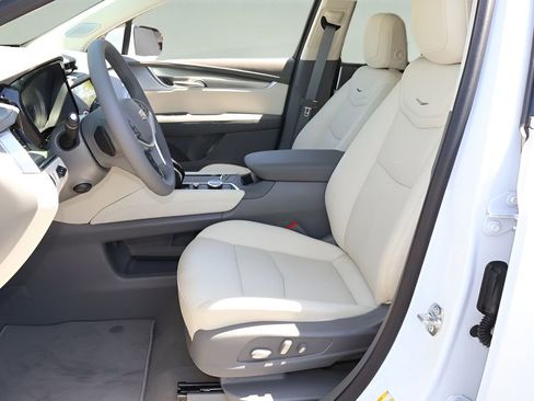 New 2026 Cadillac XT5 Premium Luxury AWD/4WD image 11