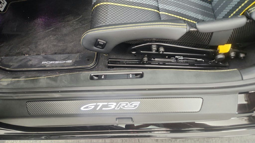 Used 2025 Porsche 911 GT3 RS RWD image 40