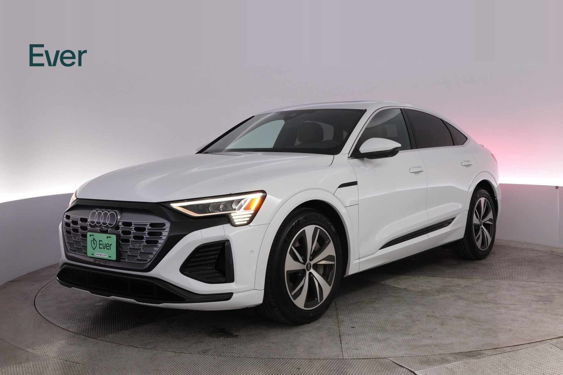 Used 2024 Audi Q8 e-tron Premium Plus AWD/4WD image 2